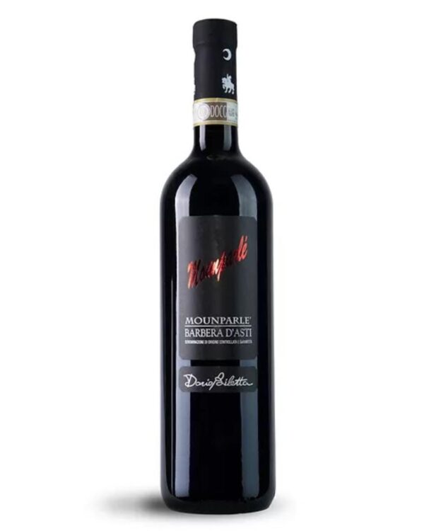biletta barbera mounparle bottiglia di vino rosso prodotto in Italia, nella zona del Monferrato in Piemonte