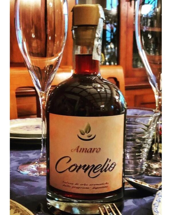 cornelio amaro bottiglia di liquore prodotto in Italia, in Piemonte