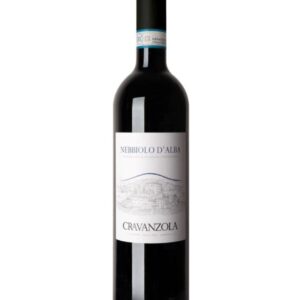 cravanzola nebbiolo d'alba bottiglia di vino rosso prodotto in Italia, nella zona delle Langhe in Piemonte