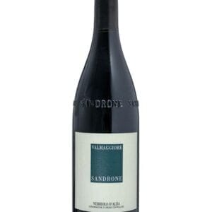 sandrone nebbiolo valmaggiore bottiglia di vino rosso prodotto in Italia, nella zona delle Langhe in Piemonte