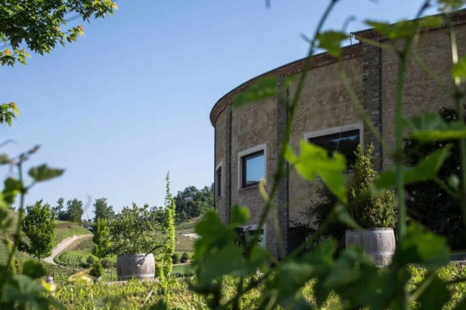 casa vinicola abbona marziano vista esterna di parte della cantina