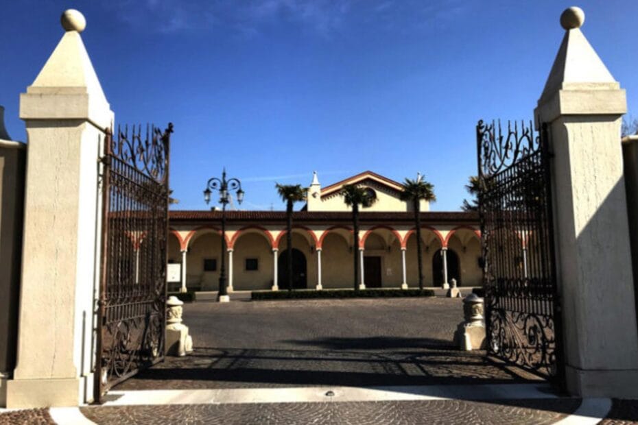 casa vinicola cà dei frati vista esterna di parte della cantina