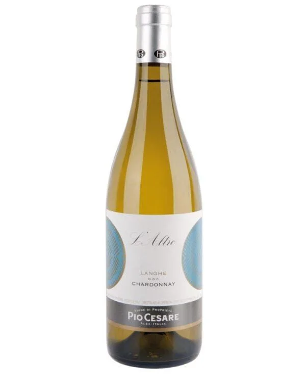 pio cesare chardonnay l'altro bottiglia di vino bianco prodotto in Italia, nella zona delle Langhe in Piemonte