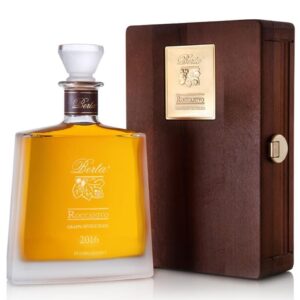berta grappa Roccanivo bottiglia di distillato prodotto in Italia, nella zona del monferrato astigiano in Piemonte