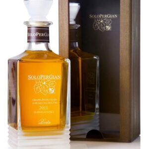 berta grappa Solo per Gian bottiglia di distillato prodotto in Italia, nella zona del monferrato astigiano in Piemonte