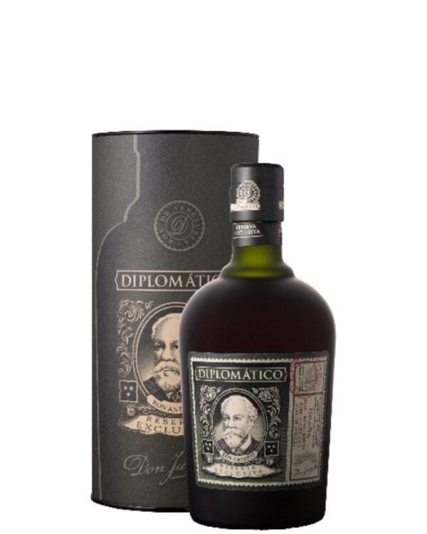 diplomatico rum reserva exclusiva bottiglia di distillato prodotto nel Venezuela