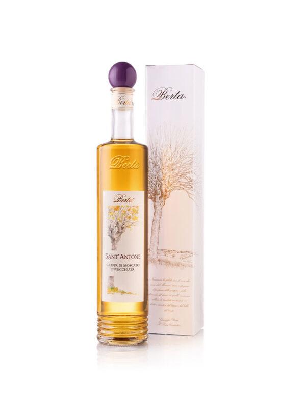 berta grappa di moscato Sant'Antone barricata bottiglia di distillato prodotto in Italia, in Piemonte