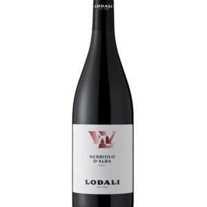 lodali nebbiolo d'alba bottiglia di vino rosso prodotto in Italia, nelle Langhe in Piemonte