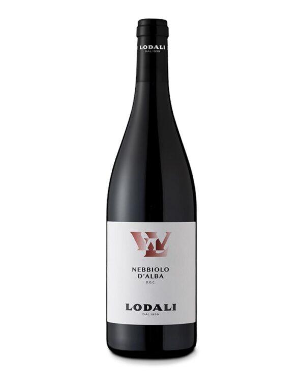 lodali nebbiolo d'alba bottiglia di vino rosso prodotto in Italia, nelle Langhe in Piemonte