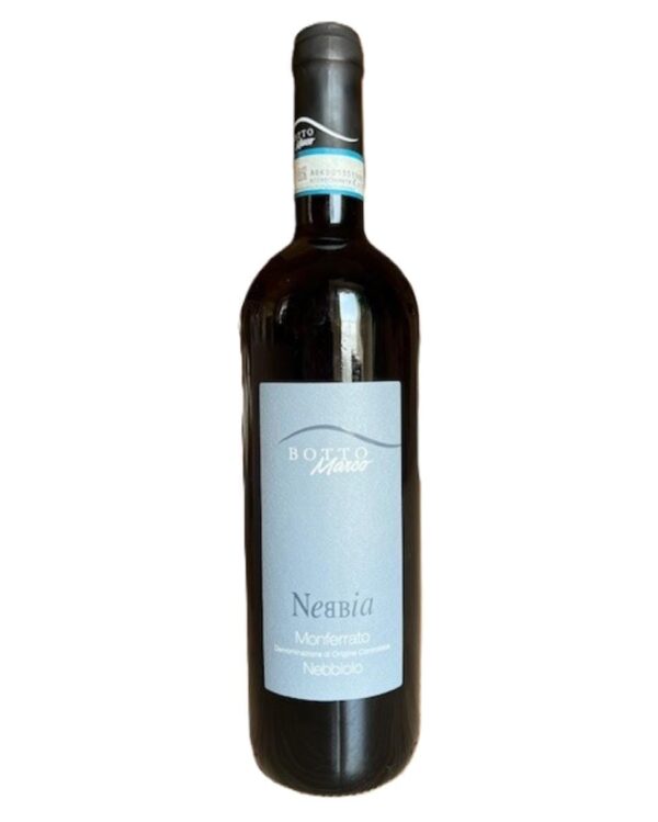marco botto monferrato nebbiolo nebbia bottiglia di vino rosso da uve nebbiolo prodotto in Italia, nella zona del Monferrato in Piemonte