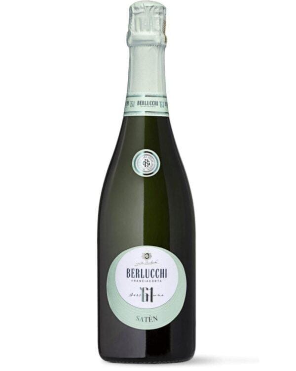 berlucchi guido franciacorta 61 saten bottiglia di vino spumante prodotto in Italia, nella zona della Franciacorta in Lombardia