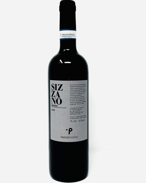paride chiovini sizzano bottiglia di vino rosso prodotto in Italia, nella zona del comune di Sizzano in Piemonte
