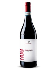 moscone nebbiolo d'alba bottiglia di vino rosso prodotto in Italia, nella zona delle langhe in Piemonte