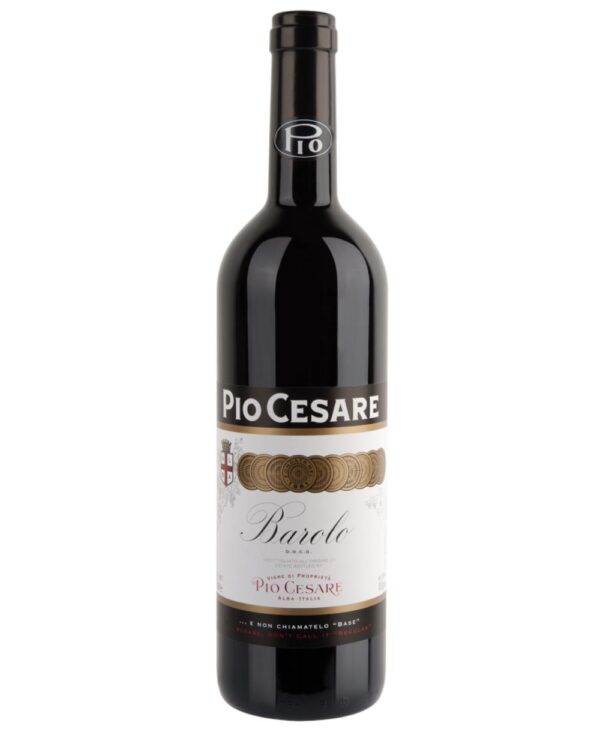 pio cesare barolo 2019 bottiglia di vino rosso prodotto in Italia, nella zona delle Langhe in Piemonte