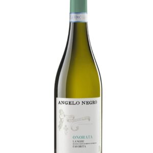 angelo negro favorita onorata bottiglia di vino bianco prodotto in Italia, nella zona delle langhe in Piemonte