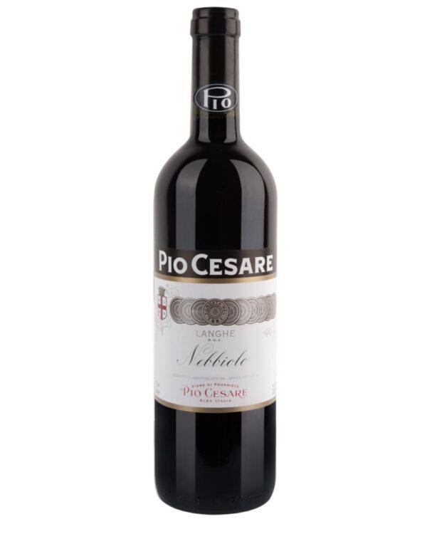 pio cesare langhe nebbiolo bottiglia di vino rosso prodotto in Italia, nella zona delle Langhe in Piemonte